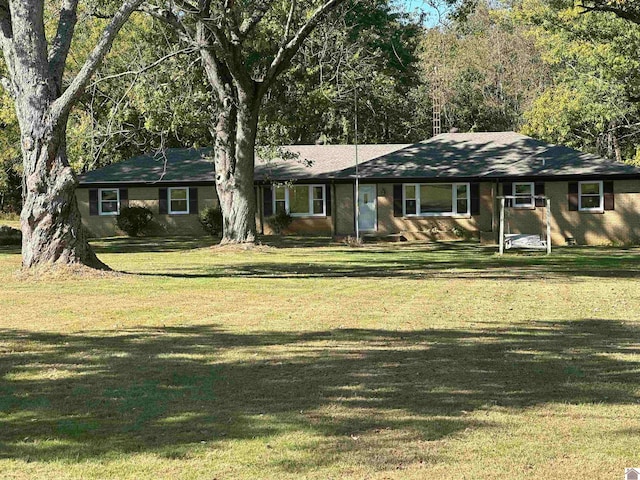 single story home featuring a front lawn