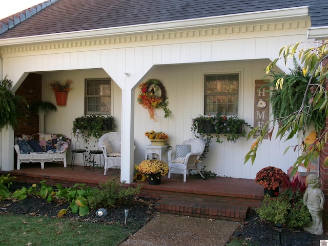 doorway to property with covered porch