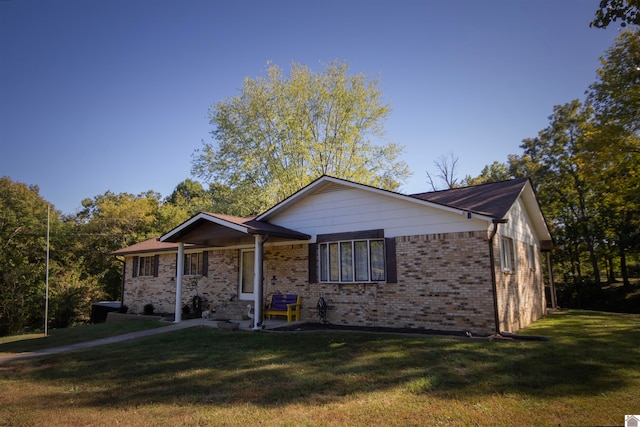 view of front of property with a front yard