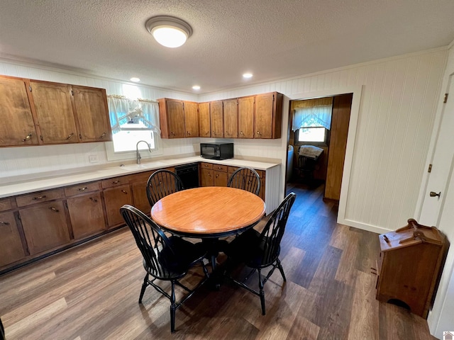 kitchen featuring sink, black appliances, a textured ceiling, and light wood-type flooring