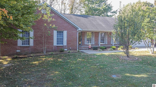 view of front of property with a front yard