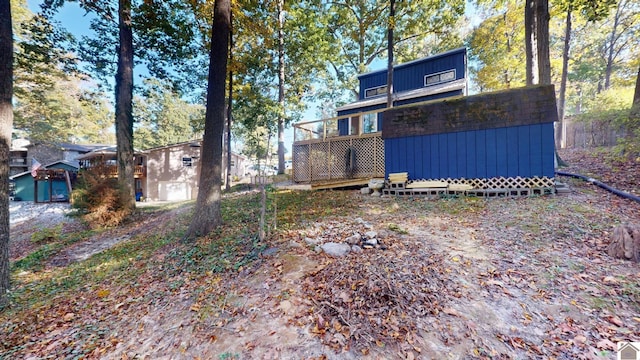 view of yard with a storage unit and a deck