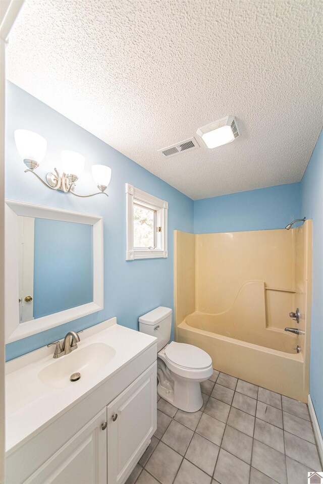 9618 Scale Rd, Benton, KY 42025 - full bath featuring a textured ceiling, toilet, bathtub / shower combination, visible vents, and vanity