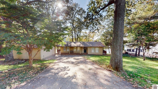 single story home with a front yard and covered porch