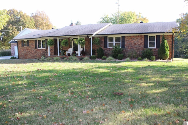 single story home featuring a front lawn