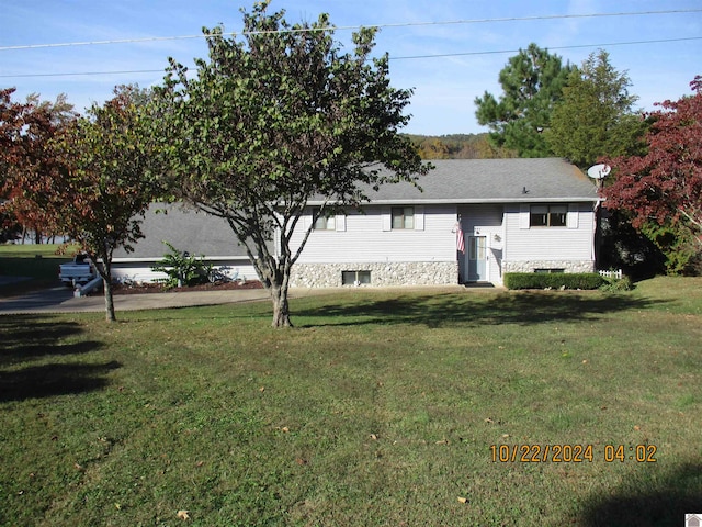 bi-level home with a front yard