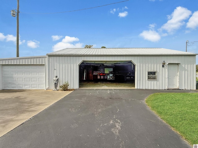 view of detached garage
