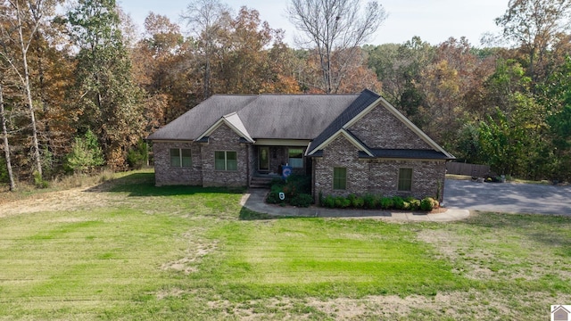 craftsman-style home featuring a front lawn