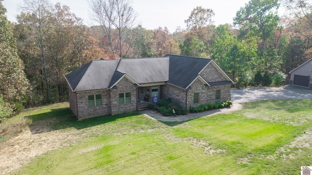 view of front of property featuring a front lawn and a garage