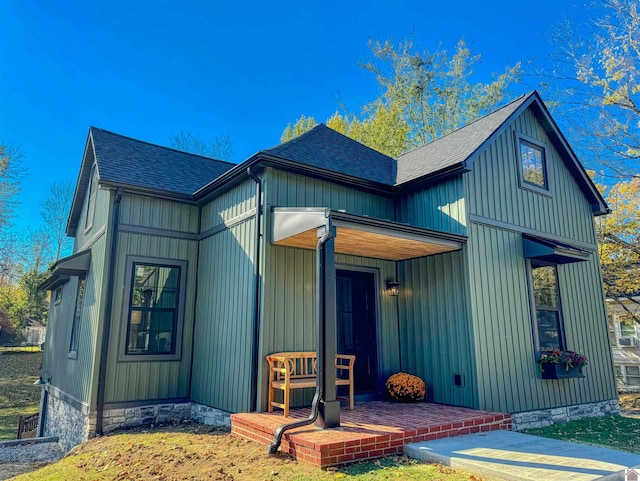 view of front of house featuring covered porch