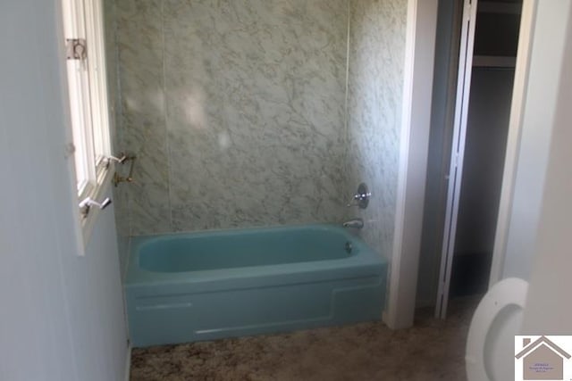 bathroom with bathtub / shower combination