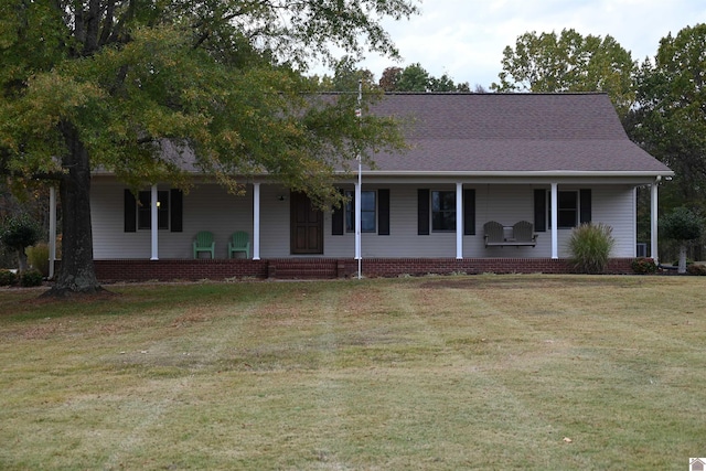 view of front of property featuring a front yard and a porch