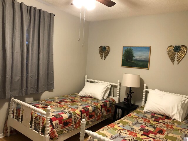 bedroom featuring a textured ceiling and ceiling fan