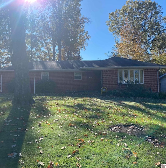 single story home featuring a front yard