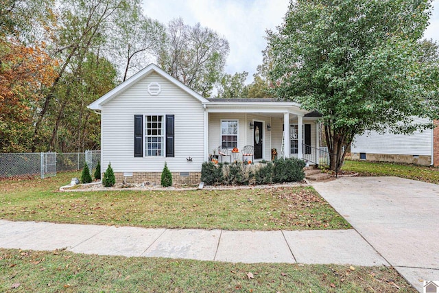 ranch-style house featuring a front lawn and covered porch