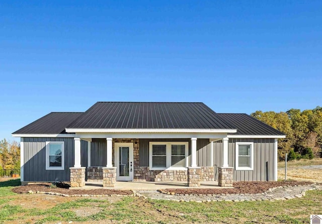 view of front of property with covered porch