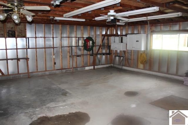 garage featuring ceiling fan