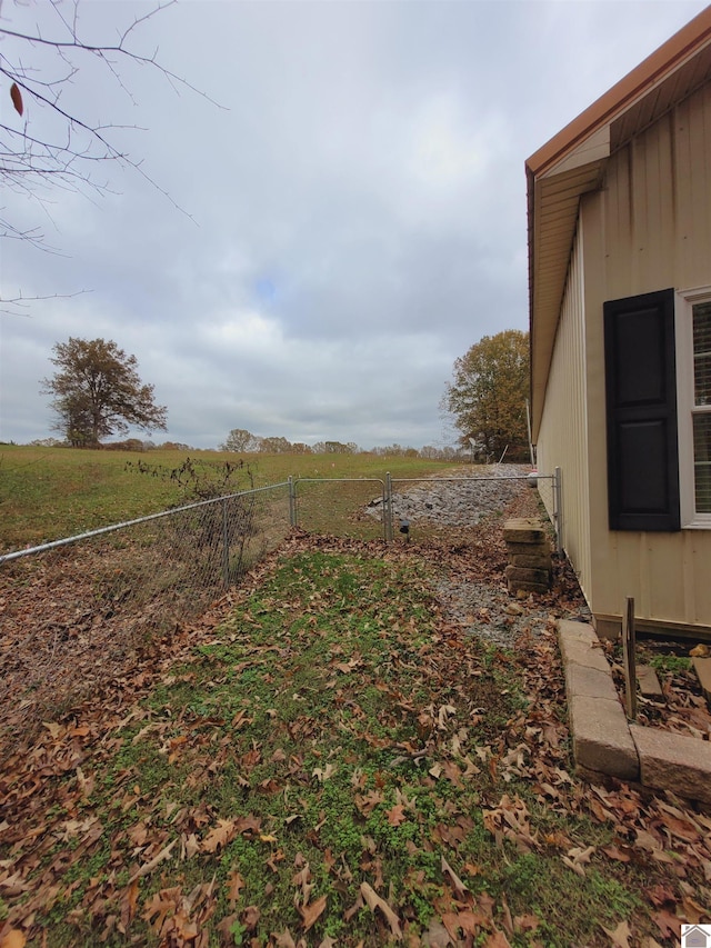 view of yard with a rural view