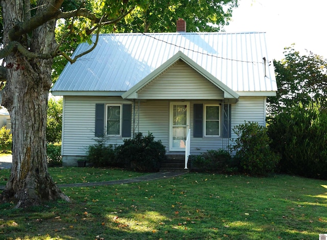 view of front of house featuring a front yard