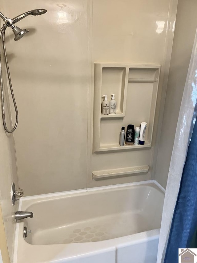 bathroom featuring shower / tub combo