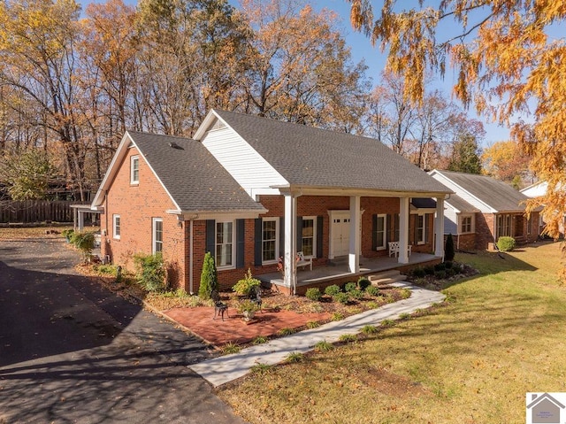 view of front of property featuring a front lawn and a porch