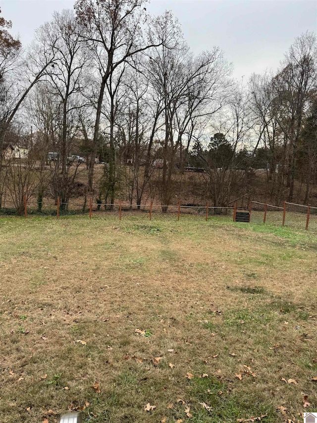 view of yard featuring a rural view