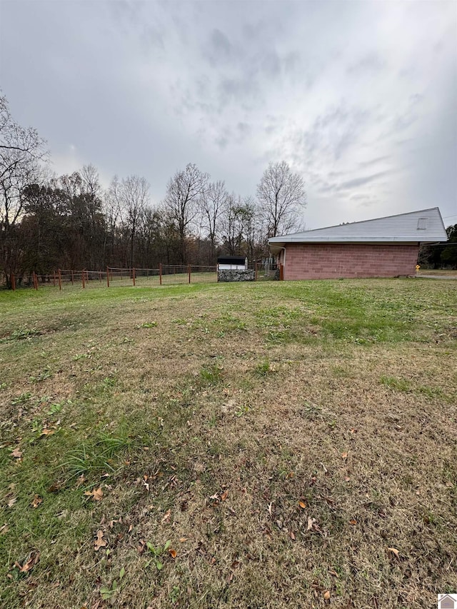 view of yard with a rural view