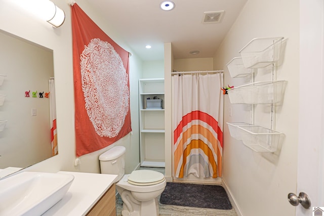 bathroom featuring a shower with shower curtain, vanity, and toilet