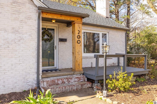 property entrance with a wooden deck