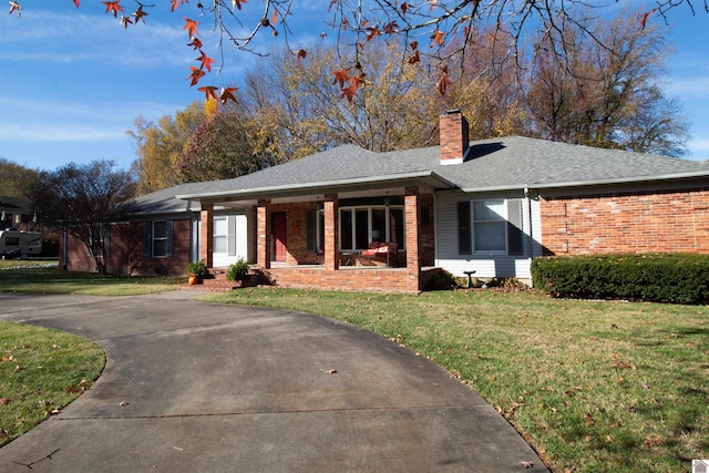 view of front of home with a front lawn