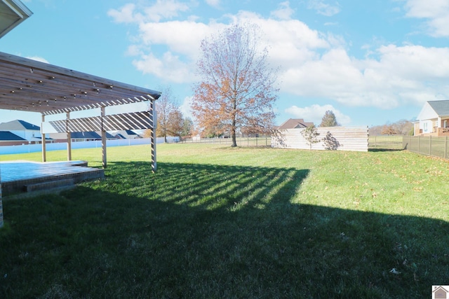 view of yard featuring a pergola