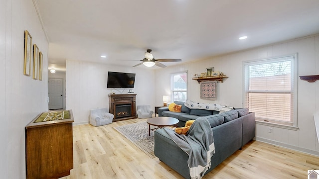 living room with light hardwood / wood-style floors and ceiling fan