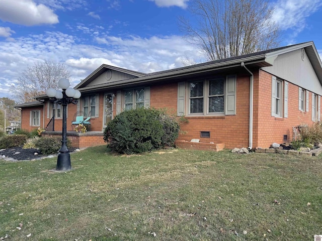 view of front facade featuring a front yard