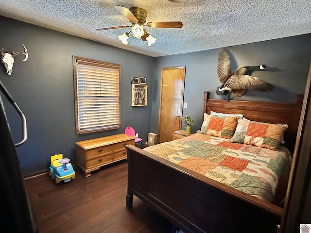 bedroom featuring a textured ceiling, ceiling fan, and dark wood-type flooring