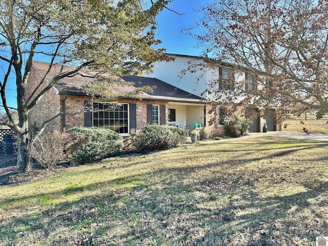 view of front of house featuring a front yard