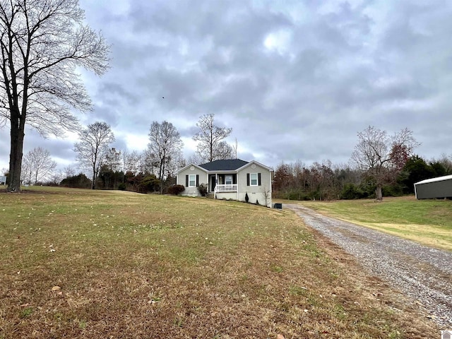 view of front of house featuring a front yard