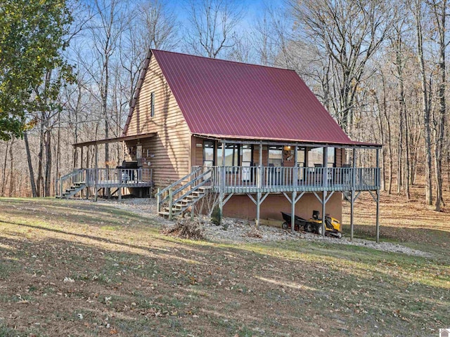 view of front facade with a front lawn