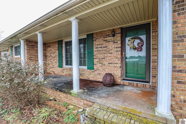 property entrance featuring a porch