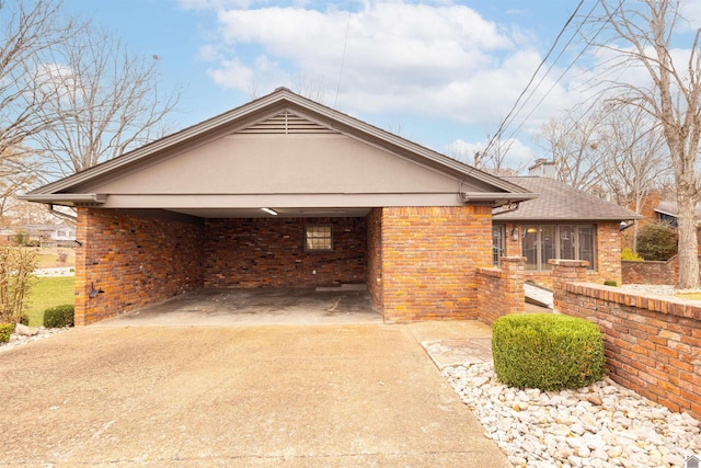 view of front facade featuring a carport