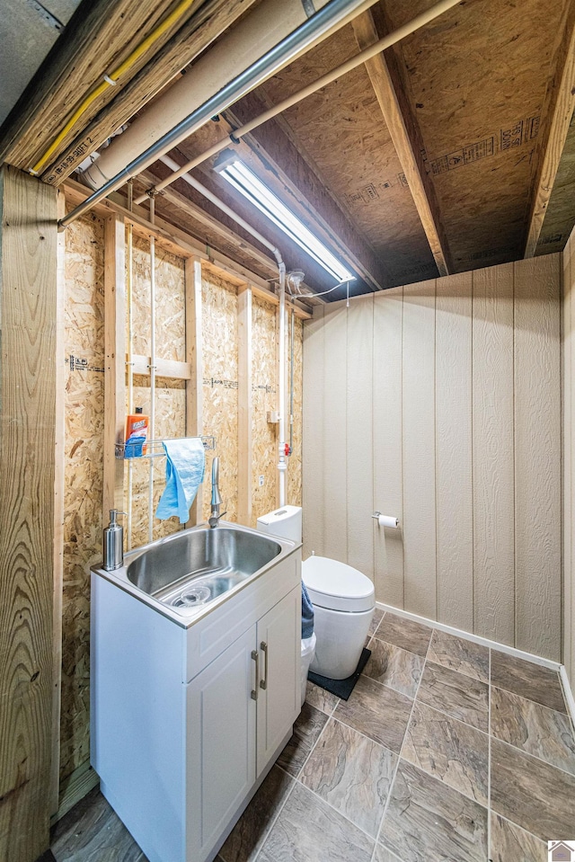 laundry room featuring sink