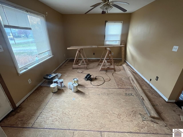 empty room featuring plenty of natural light and ceiling fan