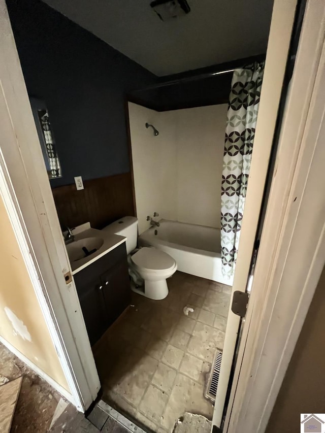 full bathroom featuring shower / bath combo, vanity, and toilet