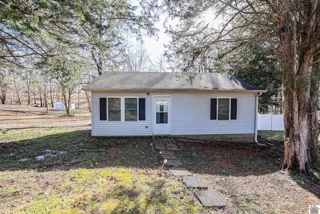 view of front of property with a front lawn