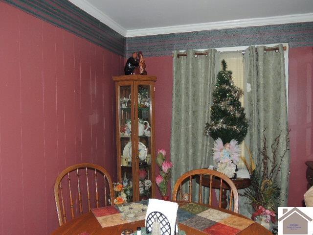 dining space with crown molding