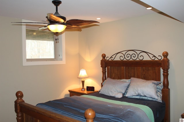 bedroom with ceiling fan