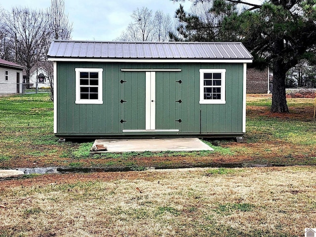 view of outdoor structure featuring a yard