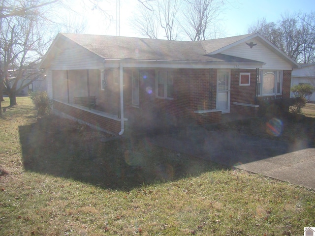 view of front of home with a front lawn