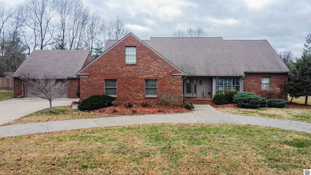 view of front of house featuring a front yard