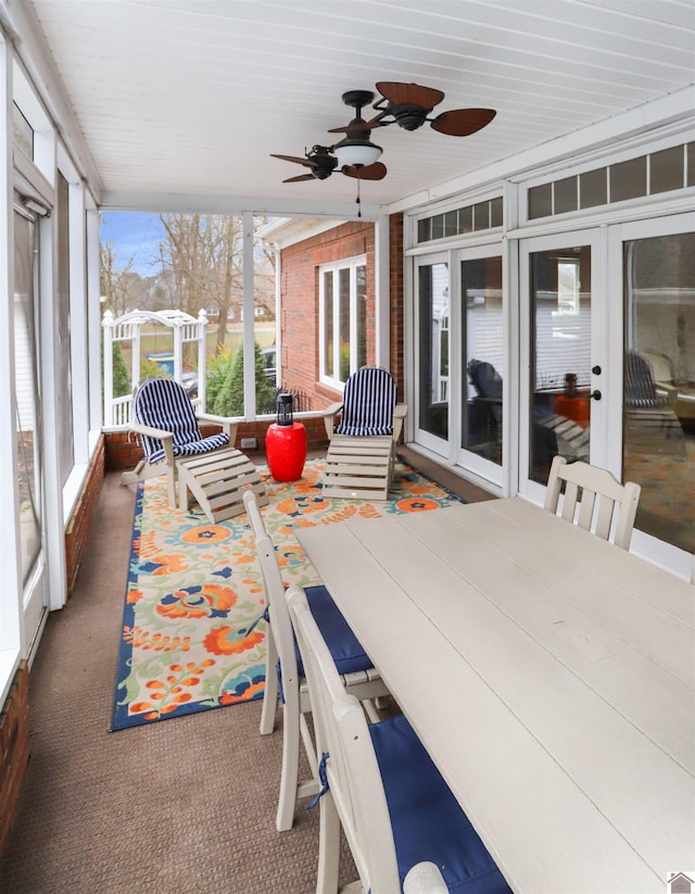 sunroom / solarium featuring ceiling fan