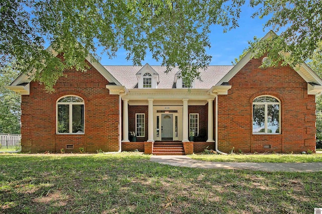 view of front of home featuring a front yard